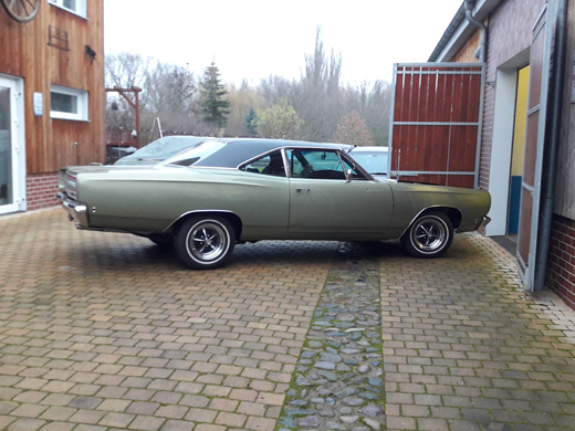 Der fertige Roadrunner parkt in der Garage